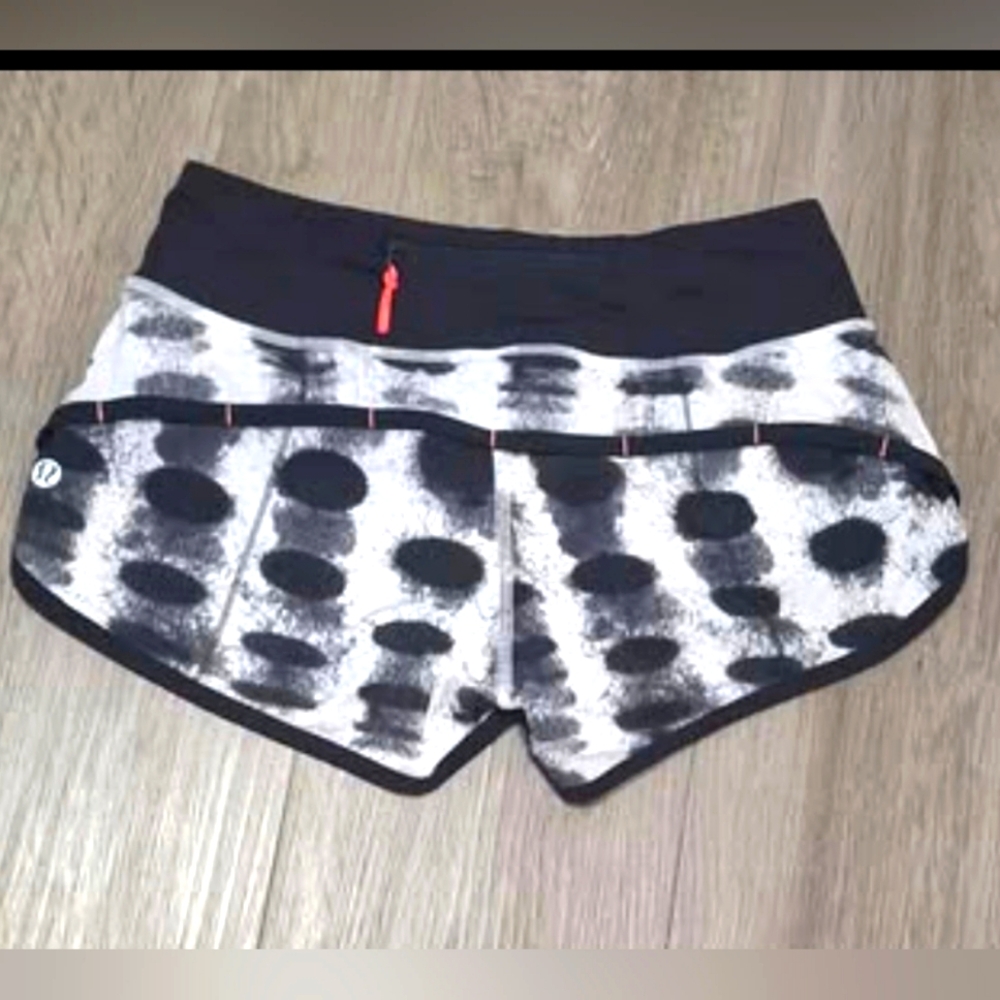 Lululemon Run Speed Seaside Dot Shorts Womans Size 2